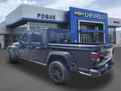 Used 2023 Jeep Gladiator Sport AWD/4WD image 3