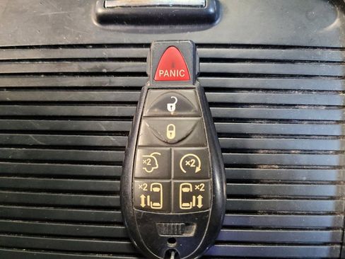 Used 2017 Dodge Grand Caravan GT image 32