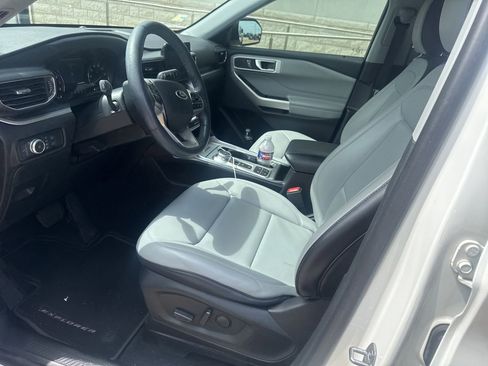 Used 2021 Ford Explorer XLT w/ Equipment Group 202A RWD image 8