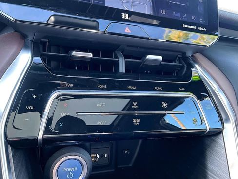 Used 2021 Toyota Venza Limited image 34