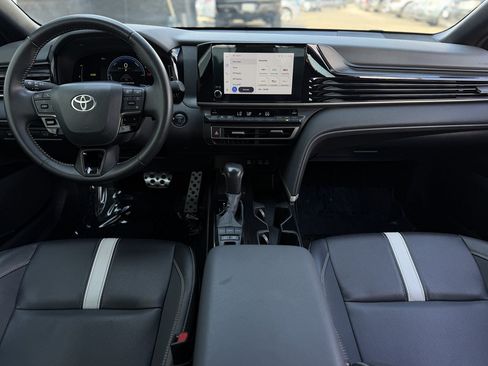 Used 2025 Toyota Camry SE FWD image 11