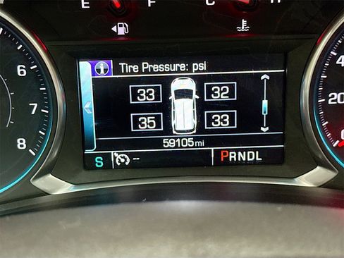 Used 2018 Chevrolet Equinox Premier image 12