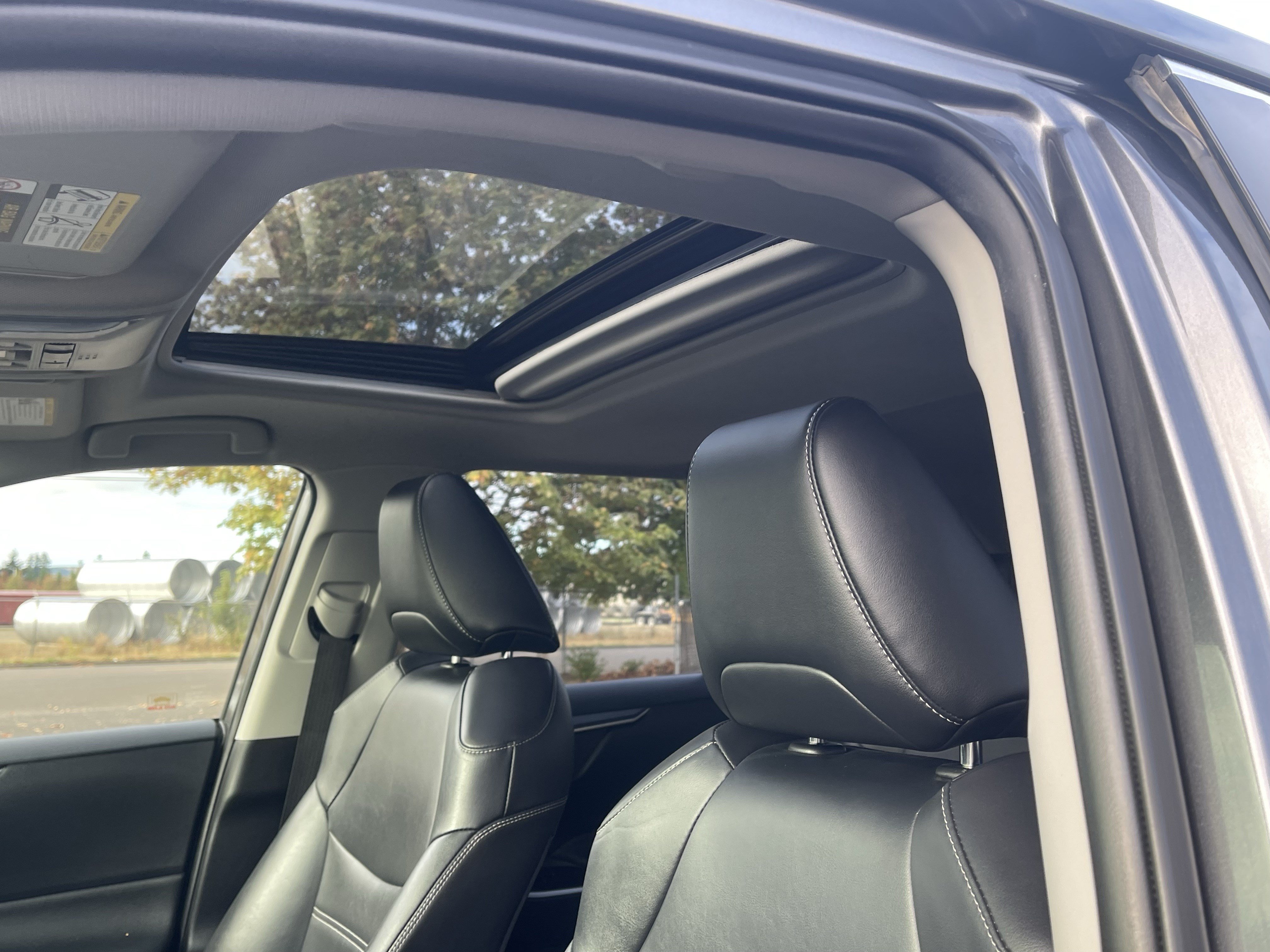 Used 2020 Toyota RAV4 XLE Premium AWD/4WD image 21
