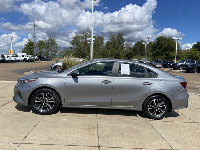 Used 2024 Kia Forte LXS w/ LXS Technology Package FWD image 6