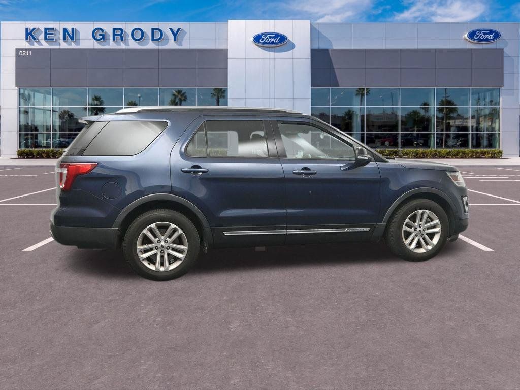 Used 2017 Ford Explorer XLT w/ Equipment Group 201A FWD image 6