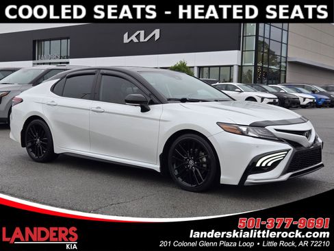 Used 2021 Toyota Camry XSE image 1