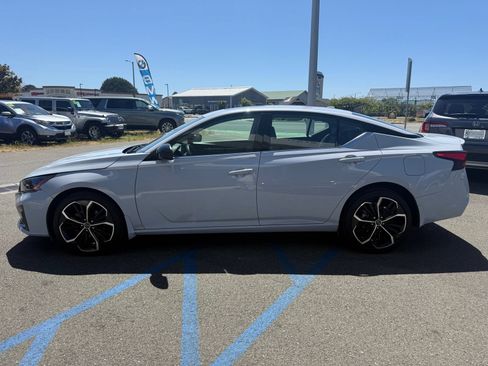 Used 2023 Nissan Altima 2.5 SR w/ SR Premium Package AWD/4WD image 5
