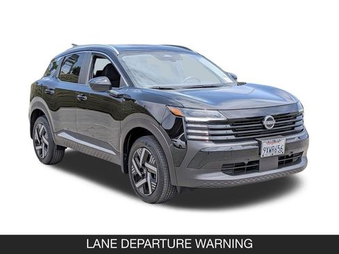 Used 2026 Nissan Kicks SV FWD image 2