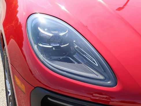 Used 2025 Porsche Macan image 14