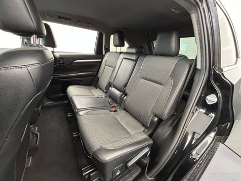 Used 2019 Toyota Highlander Plus FWD image 23