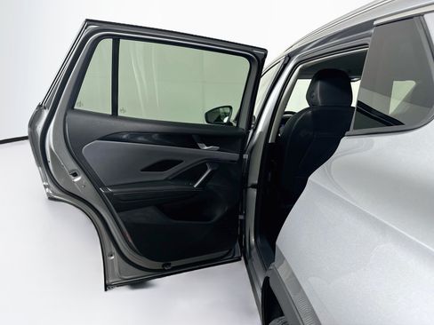 Used 2026 Volkswagen Tiguan SE FWD image 25