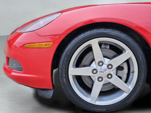 Used 2005 Chevrolet Corvette Convertible w/ Preferred Equipment Group RWD image 31