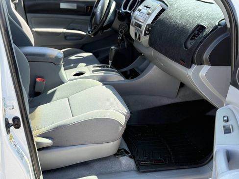 Used 2009 Toyota Tacoma PreRunner image 26