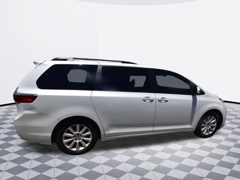 Used 2012 Toyota Sienna Limited w/ Premium Pkg FWD image 5