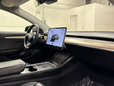 Used 2023 Tesla Model 3 Standard Range image 20
