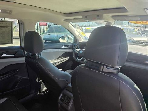 Used 2022 Volkswagen Taos SEL w/ Panoramic Sunroof Package image 15
