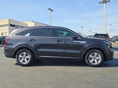 Certified 2025 Kia Sorento LX image 2