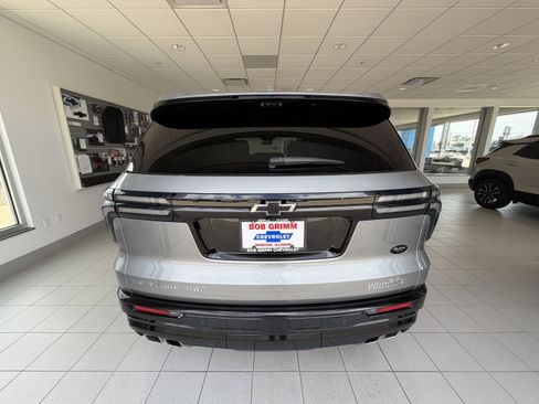 Used 2025 Chevrolet Traverse High Country w/ LPO, Floor Liner Package AWD/4WD image 8