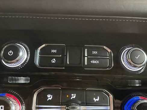 Certified 2024 GMC Yukon Denali Ultimate AWD/4WD image 8