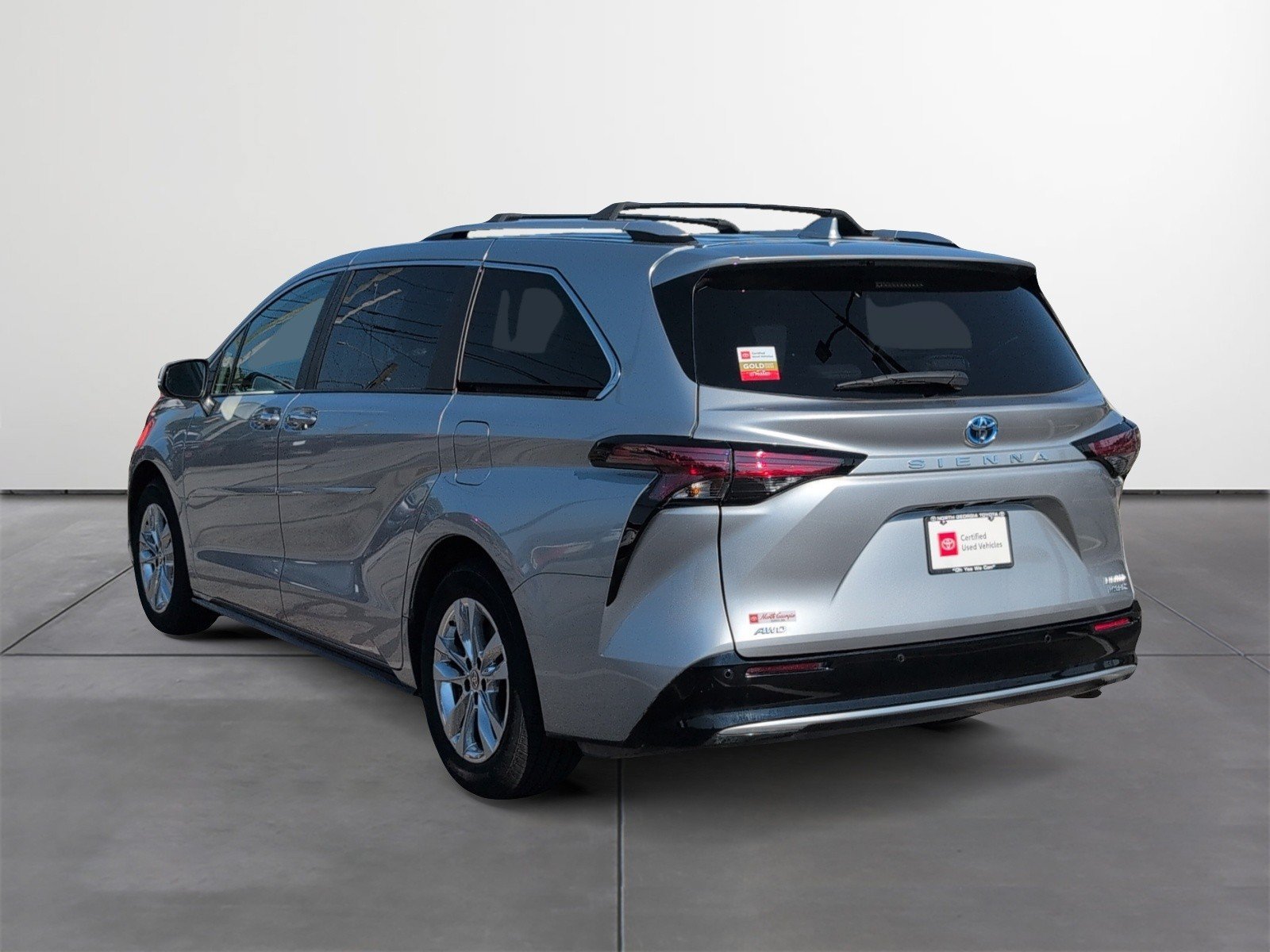 Certified 2024 Toyota Sienna Limited AWD/4WD image 4