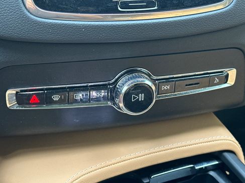 Certified 2025 Volvo XC90 T8 Ultra image 25
