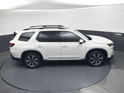 Certified 2025 Honda Pilot Touring image 30