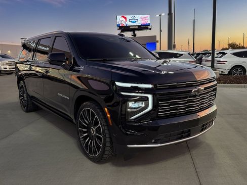 Used 2025 Chevrolet Suburban High Country image 11