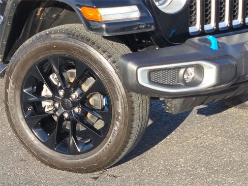 Used 2023 Jeep Wrangler Sahara image 3