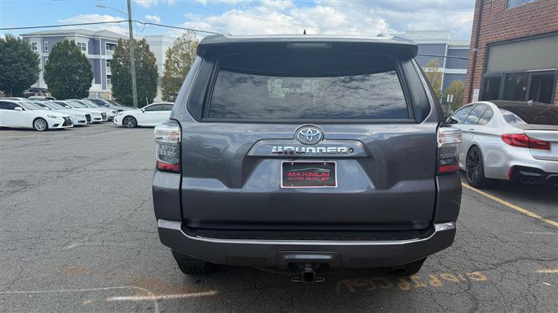 Used 2015 Toyota 4Runner SR5 AWD/4WD image 10