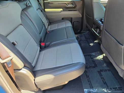 Used 2024 Chevrolet Silverado 2500 ZR2 w/ Technology Package AWD/4WD image 19