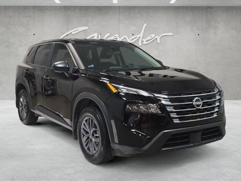 Used 2025 Nissan Rogue S FWD image 2
