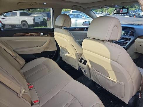 Used 2016 Hyundai Sonata Limited w/ Option Group 04 FWD image 11