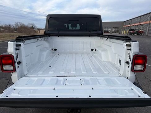 Used 2023 Jeep Gladiator Rubicon w/ Cold Weather Group image 9