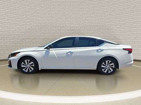 Used 2024 Nissan Altima 2.5 S FWD image 8