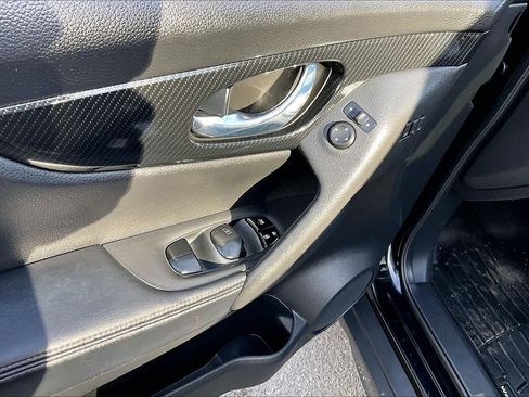 Used 2018 Nissan Rogue SL w/ Premium Package image 31