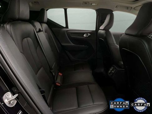 Used 2025 Volvo XC40 B5 Plus image 24