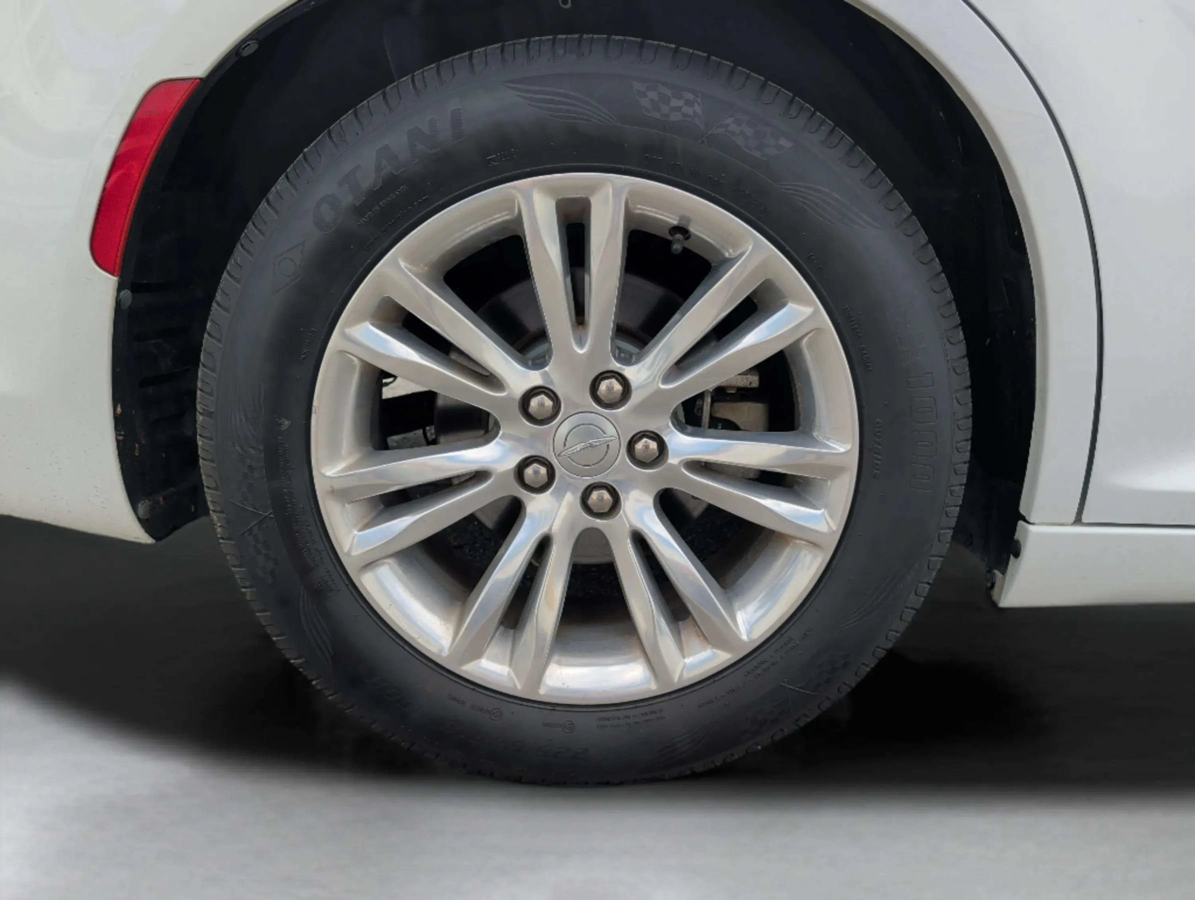 Used 2021 Chrysler 300 Touring RWD image 39