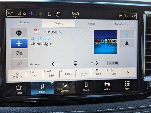 Used 2023 Chrysler Pacifica Touring-L image 14