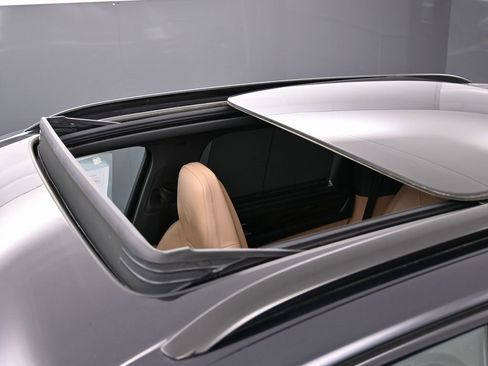 Used 2023 Porsche Cayenne Platinum Edition image 10