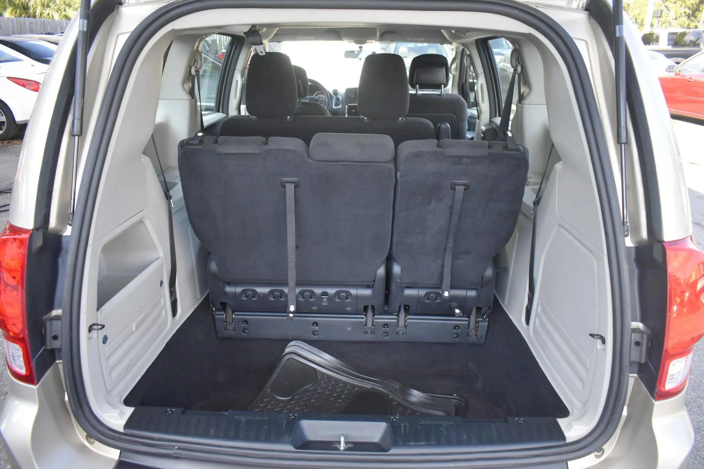 Used 2013 Dodge Grand Caravan American Value Package FWD image 19