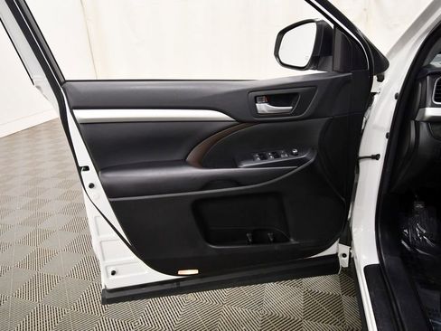 Used 2018 Toyota Highlander XLE image 14