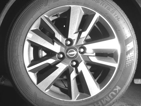 Used 2025 Nissan Versa SV image 12