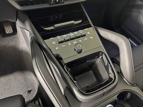 Certified 2026 Porsche Cayenne image 31