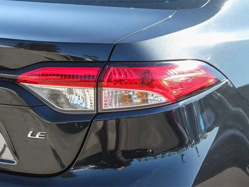 Used 2020 Toyota Corolla LE image 11