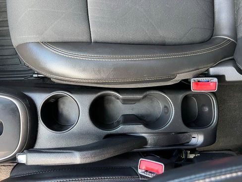 Used 2022 Chevrolet Trax LT w/ LT Convenience Package image 28