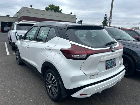 Used 2023 Nissan Kicks SV FWD image 4