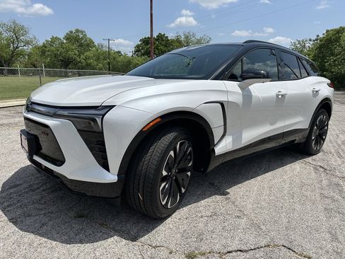 New 2025 Chevrolet Blazer EV RS image 1