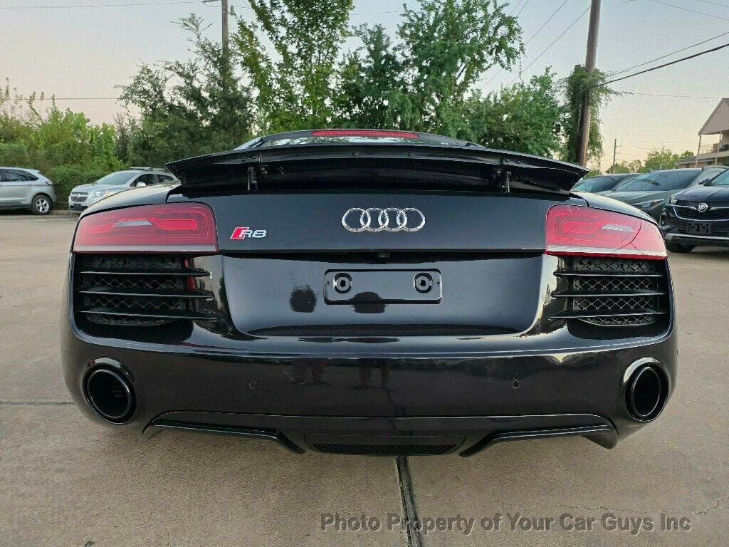 Used 2015 Audi R8 V8 w/ Extended Leather Package AWD/4WD image 17