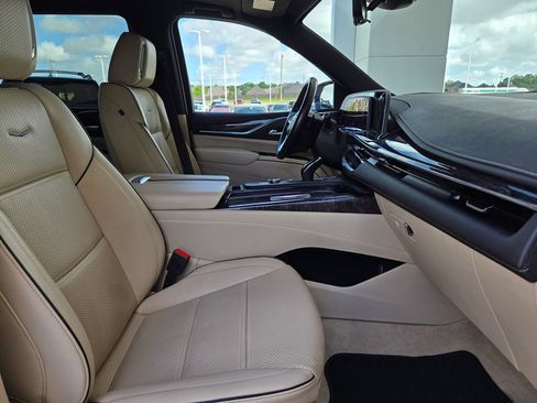 Used 2023 Cadillac Escalade Premium Luxury w/ Performance Package AWD/4WD image 28