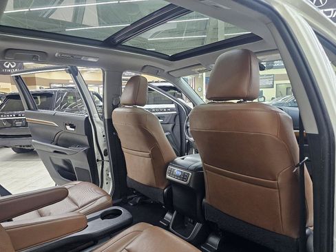 Used 2019 Toyota Highlander Limited Platinum FWD image 25